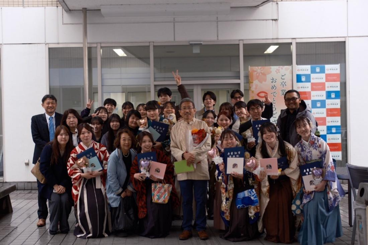 「これからも活躍してください。たまには遊びに来てください」（加藤教授談）