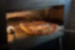 Pizza im Steinofen