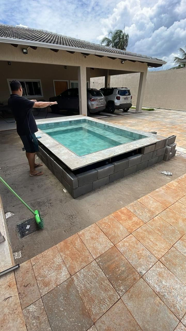Spa elevado pastilhado em área gourmet em Brasília