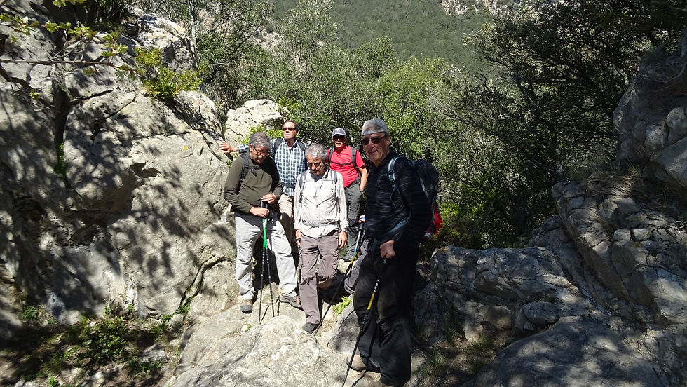 El 1er grup arriba al castell