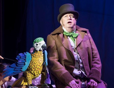 Mark Williams as Doctor Dolittle with Polynesia the Parrot. Pic by Alastair Muir