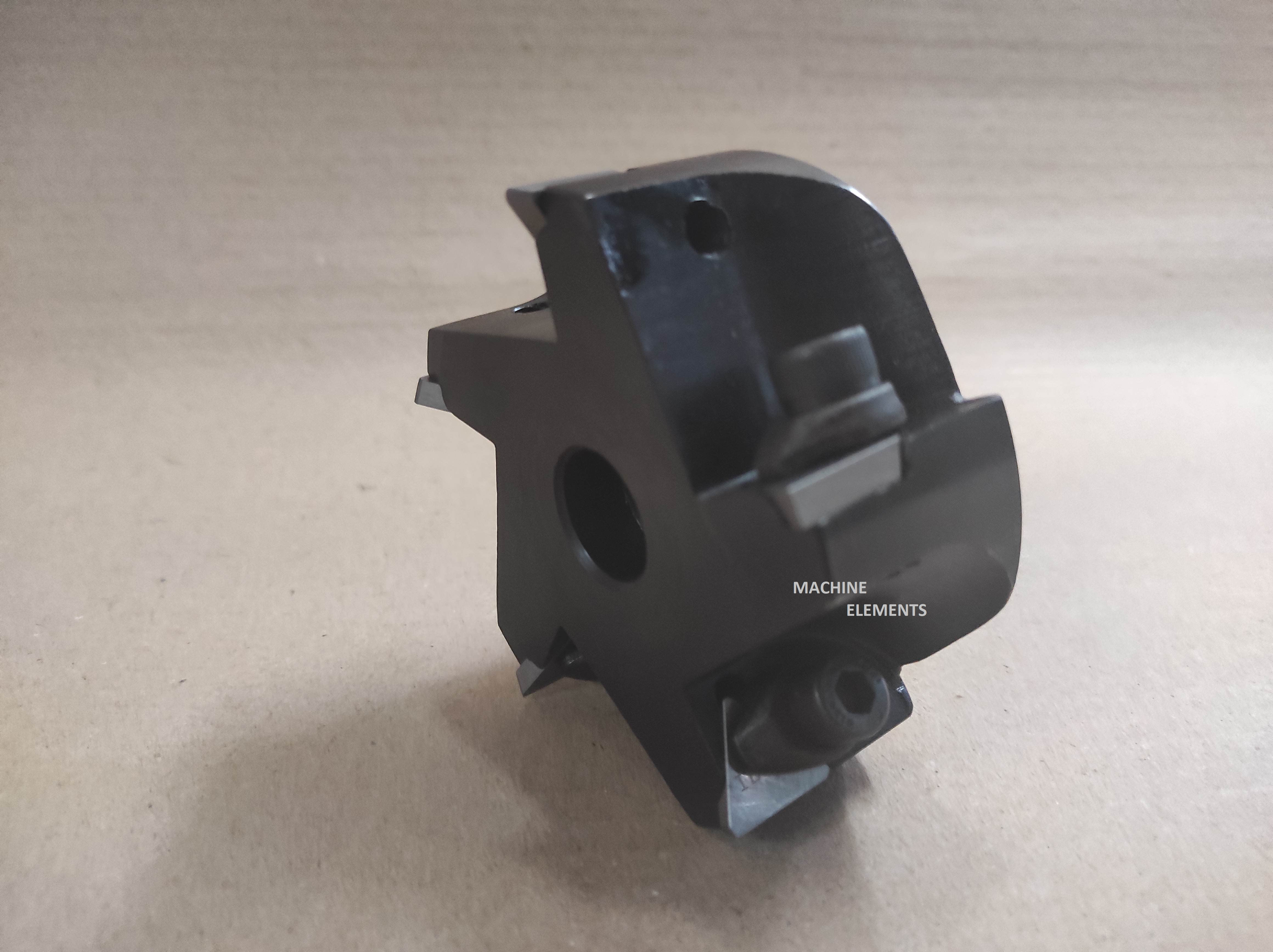 Milling cutter for roughing operation