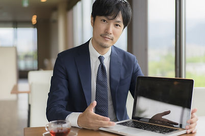 男性の営業マン