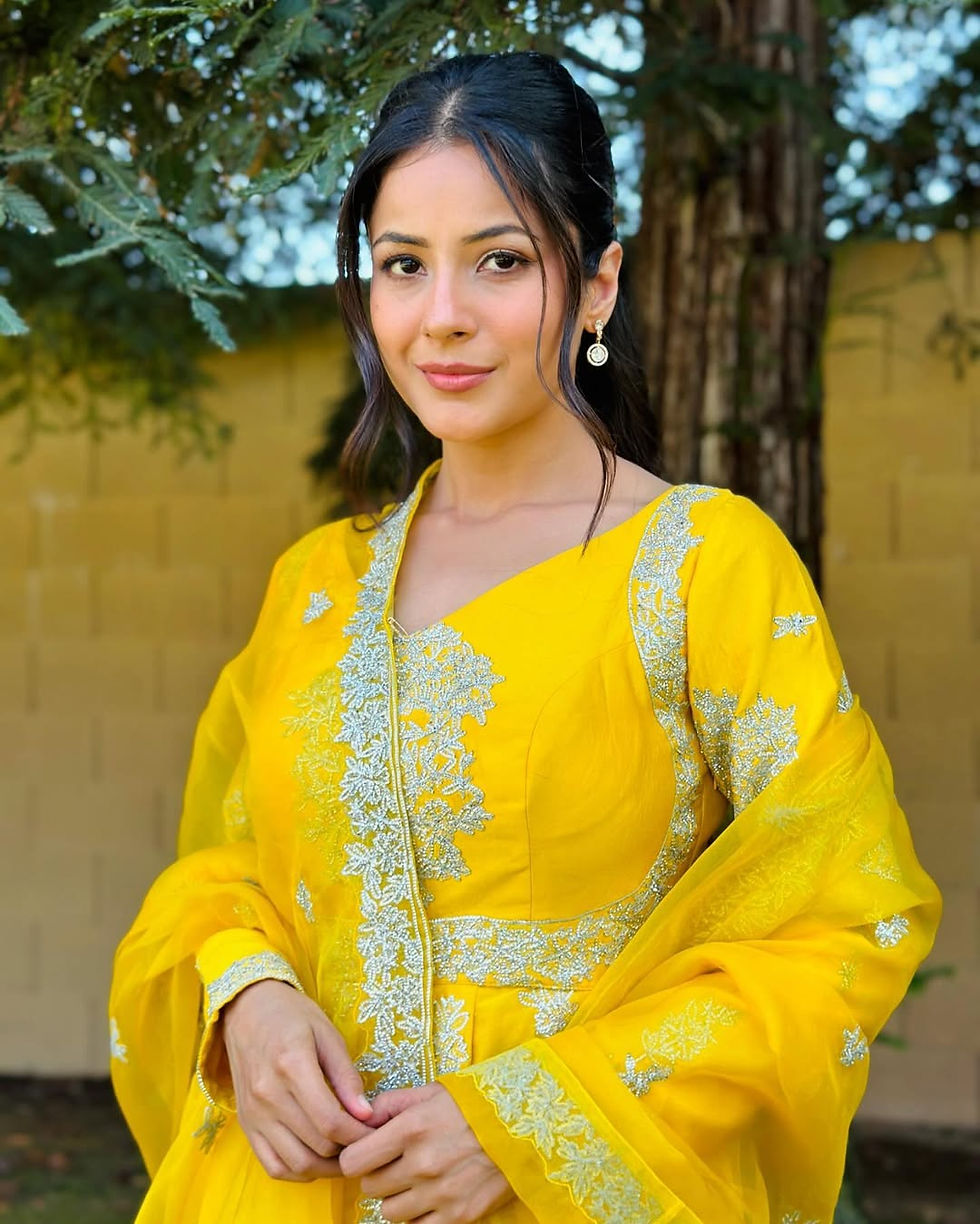 Sunshine in a yellow dress. Outfit-- _kalighataindia Jewllery - _rebaarifashionjewellery