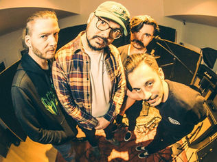 DEAR LIARS - Découvre "sofarsogood", leur nouveau single ! 