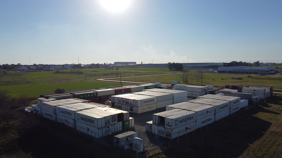 vista aerea de un predio con containers