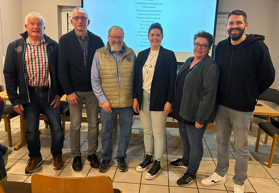 die neu bzw. wiedergewählten Vorstandsmitglieder v.l.n.r.: Josef Schmallenbach, Ignatz Klein, Horst Reimann, Marie Dietershagen, Tina Mockenhaupt-Irle, Benny Stausberg