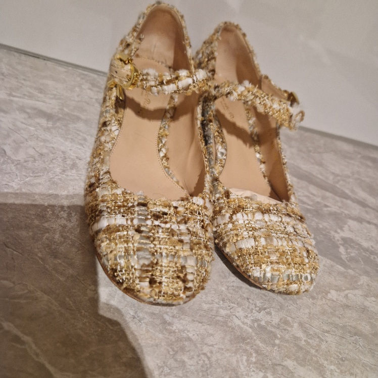 Thumbnail: Gianvito Rossi maryjanes