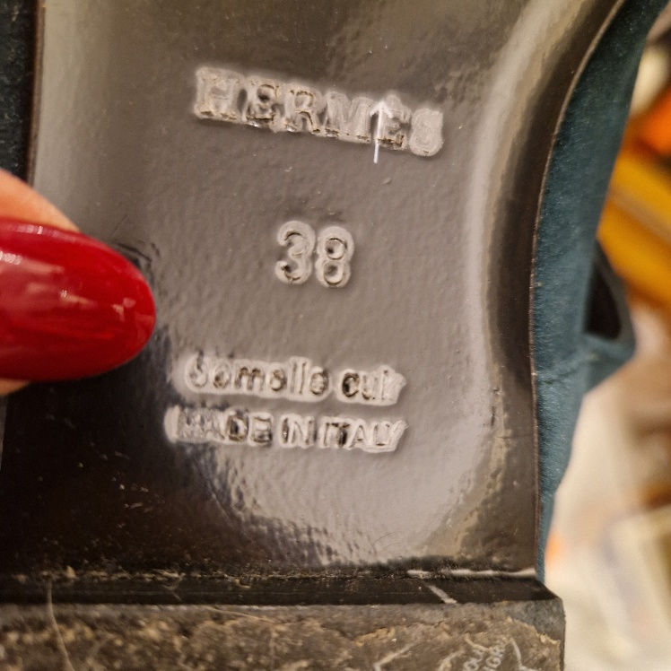Thumbnail: Hermès ballerinas