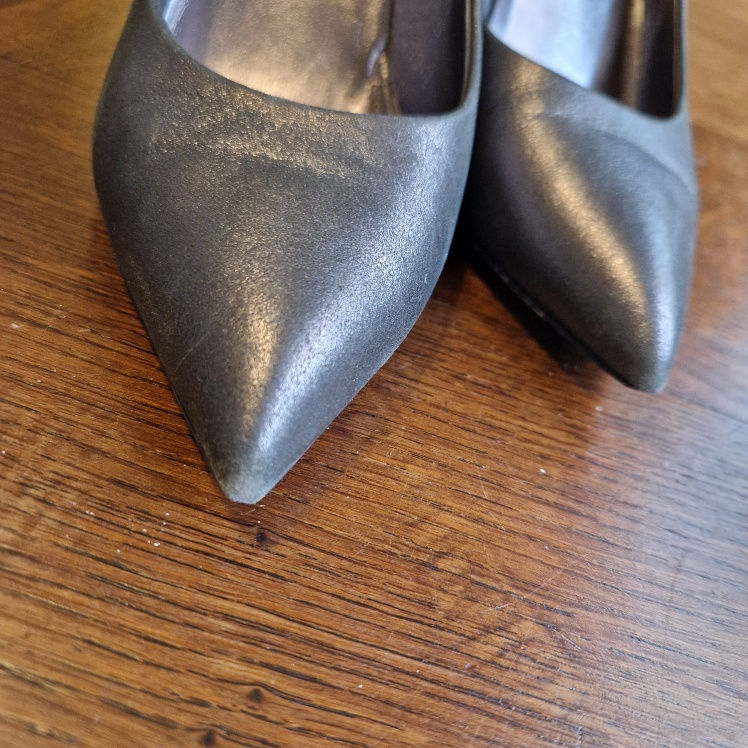 Thumbnail: Chanel pumps