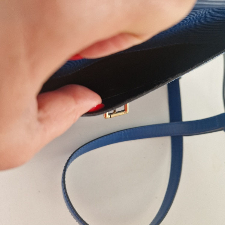Thumbnail: Louis Vuitton epi crossbody