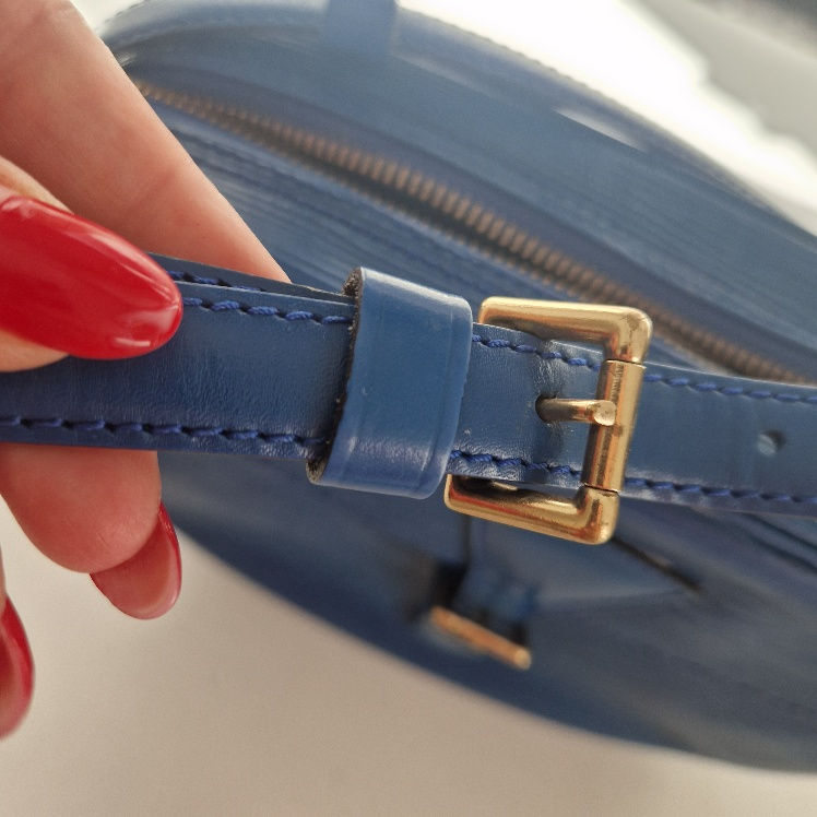 Thumbnail: Louis Vuitton epi crossbody