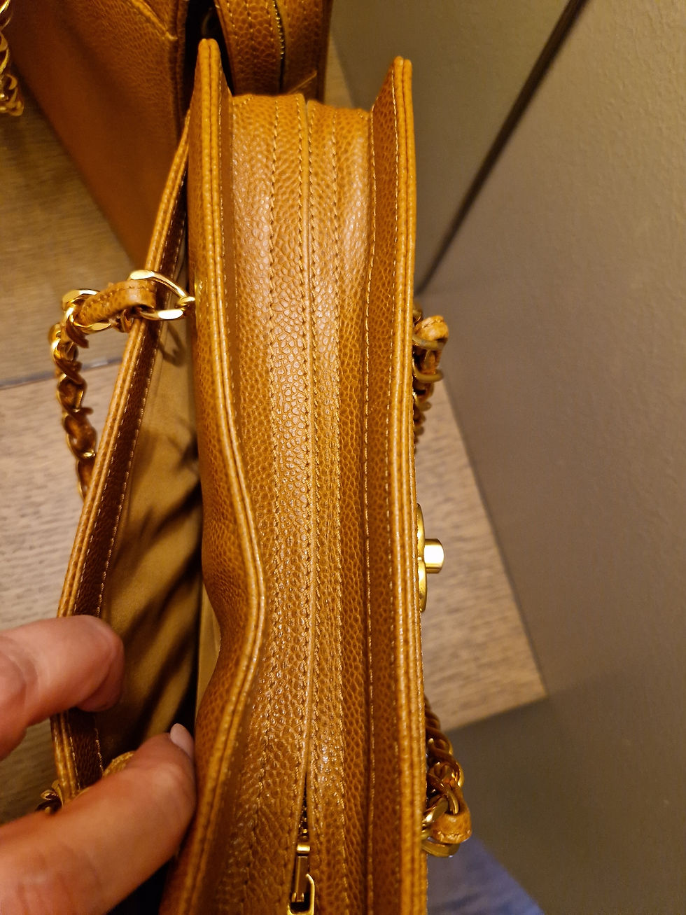 Thumbnail: Chanel cognac tas