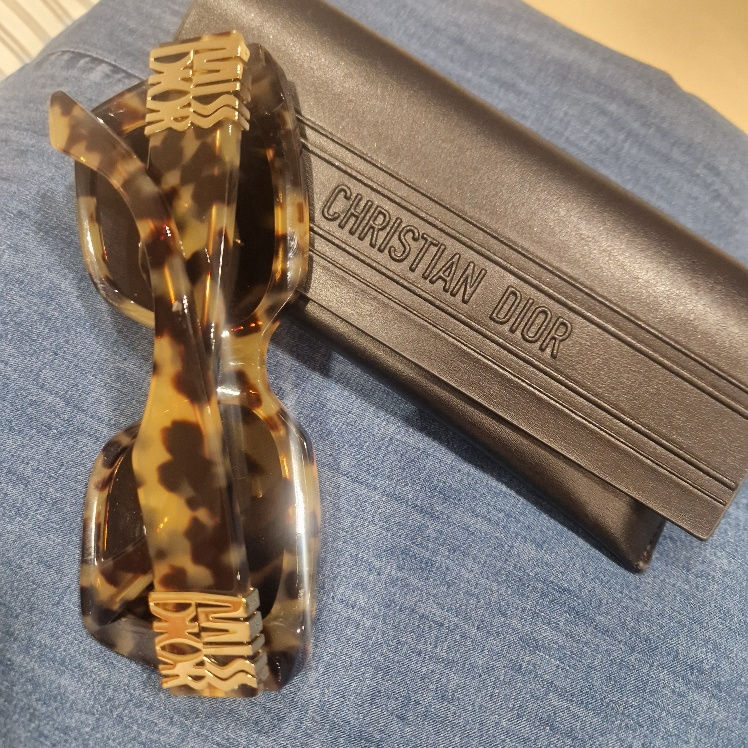 Thumbnail: Christian Dior zonnebril