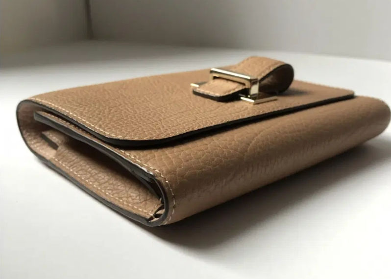 Thumbnail: Delvaux Mutin portefeuille