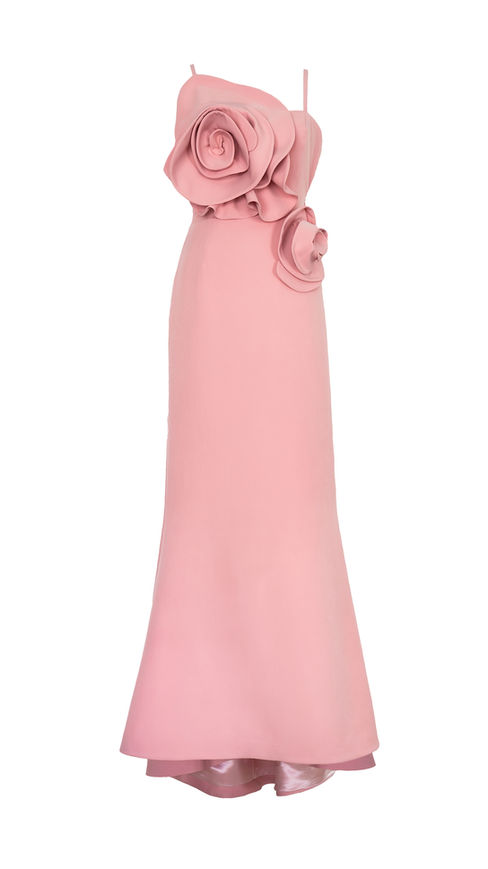 Vestido largo rosa en crepé empolvado con rosas tridimensionales y cola de 175 cm, frontal