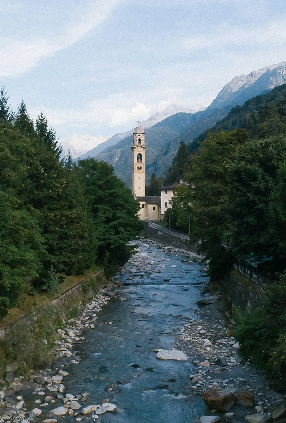 Río Cervo del norte de Italia, afluente por la derecha del río Sesia y que discurre por la región del Piamonte.