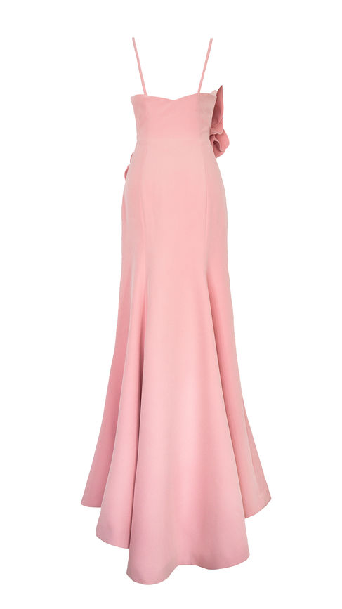 Espalda del vestido rosa en crepé con cola de 175 cm, tirantes finos y rosa 3D lateral
