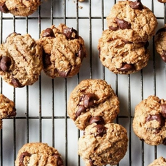 Vegan Oat Chocolate Chip Cookies