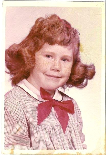 Little Linda, age 5 — the bow was just the beginning. 🎀💛