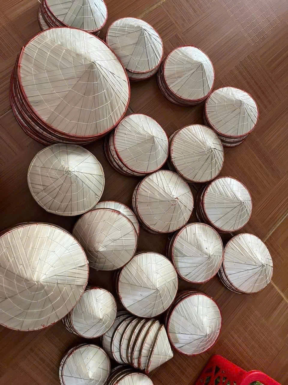 縮圖：Nón lá trang trí