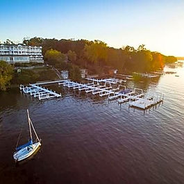 The Geneva Inn is a small boutique hotel providing a year-round private retreat. The only Hotel and Restaurant situated directly on the shores of Geneva Lake, featuring panoramic lake views and amazing sunsets.

