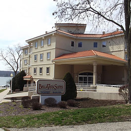 The Bella Vista Suites is a premiere Lake Geneva hotel and resort. It's centrally located and overlooks Geneva Lake. They have 39 suites, in-suite Jacuzzi tub, indoor pool, whirlpool, exercise facility, lounge, and spa. 