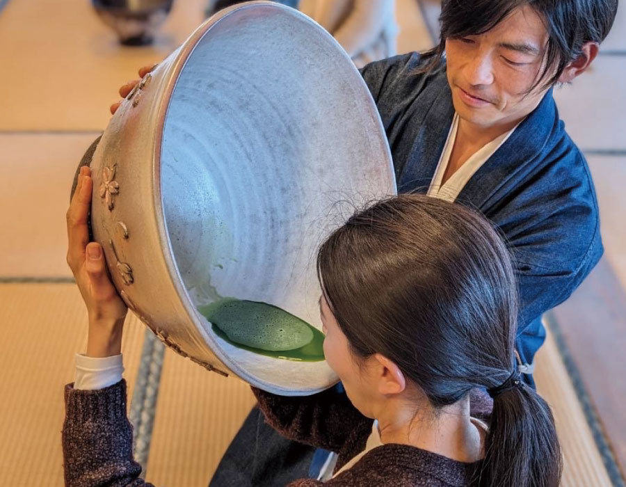 大津絵茶碗 敬山造 師走の茶会の取り合わせに面白いのでは？ 特製「大茶碗」をみんなで回し飲み！今回で3回目を迎える「ひふみ笑