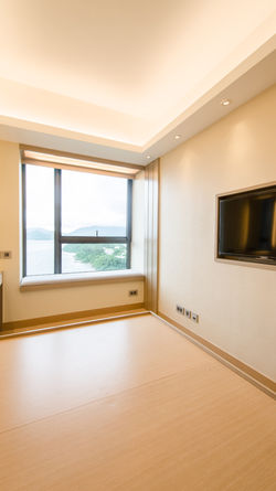 主人房主臥室趟門衣櫃油壓床嵌入式電視木系簡約風