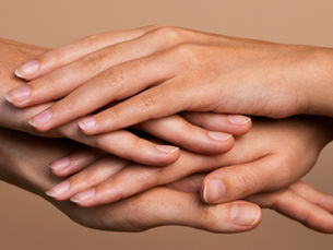 Rejuvenescimento das mãos: como unir bioestimuladores e luz intensa pulsada para tratar volume, textura e manchas