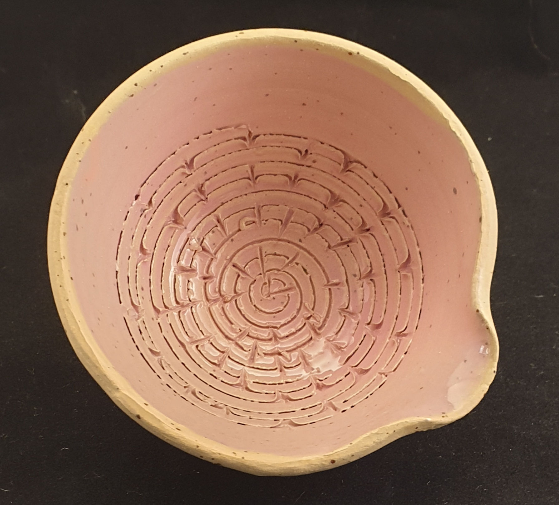 Garlic/Ginger Grater Bowl with Pouring Lip