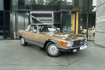 1984 Mercedes-Benz SL500Discover timeless elegance with the 1984