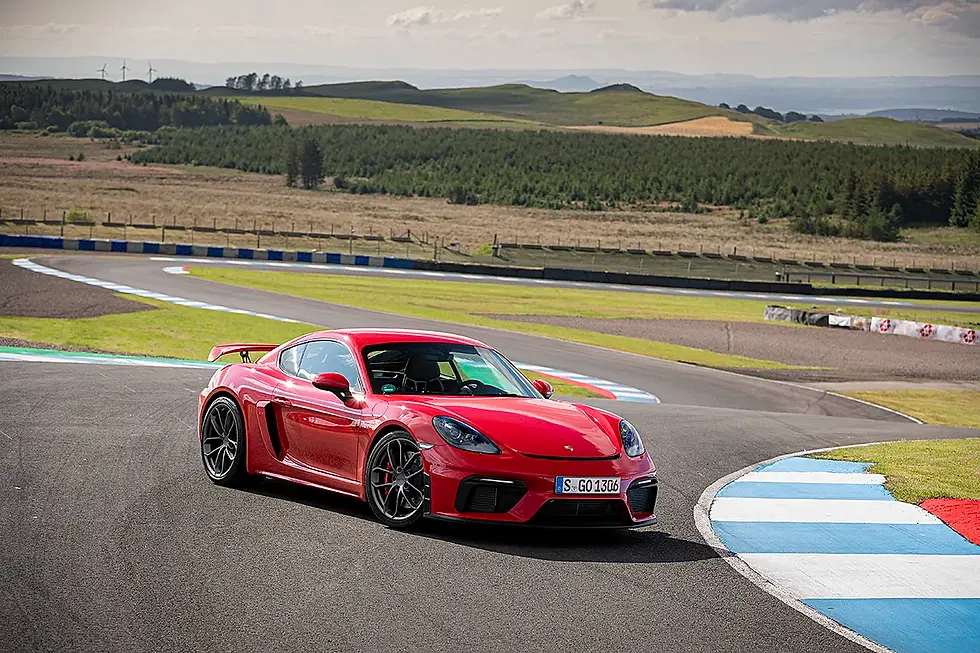 Porsche 718 Cayman GT4 – Guards Red