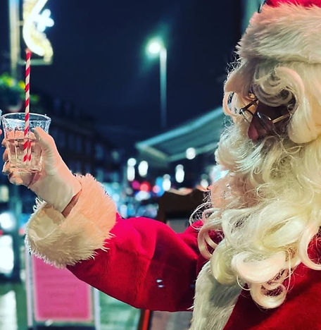 Santa at cafe (PAST)_edited_edited.jpg