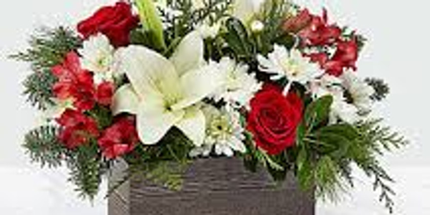 Floral Table Arrangements and Seasonal Centerpieces.
