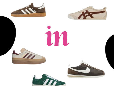 Colagem de vários modelos de tênis coloridos dispostos em linhas sobre fundo branco, com o texto ‘wearein’ em preto e rosa na parte inferior.