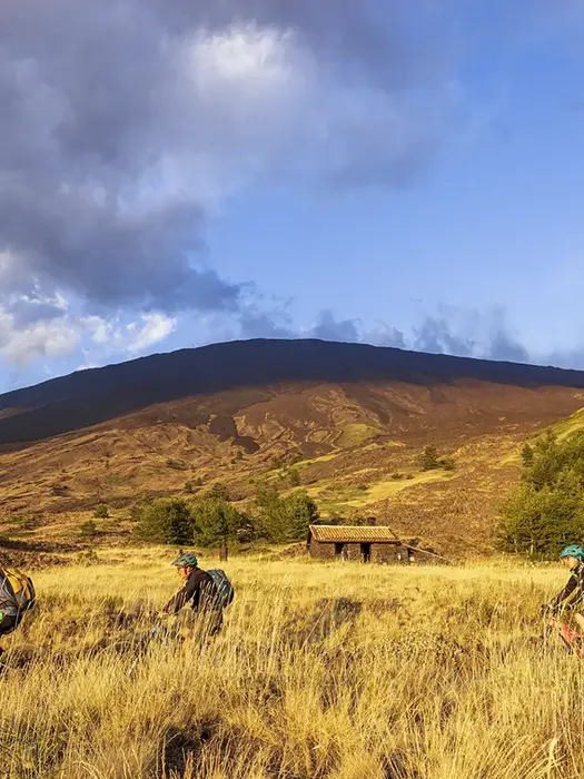 Escursione mountain bike Etna al tramonto
