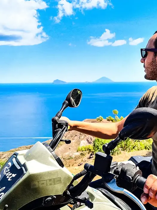 Tour in quad Vulcano