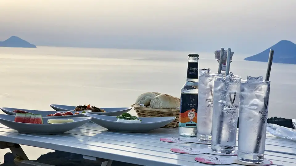 Escursione al tramonto con aperitivo Vulcano, isole Eolie