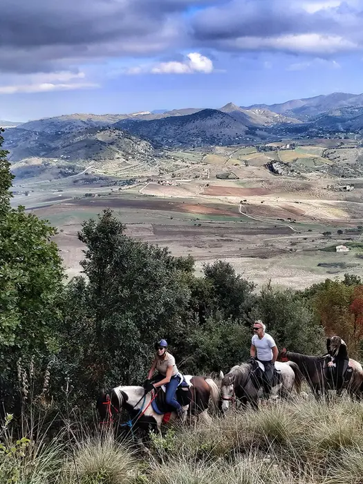 Horse trekking Sicily