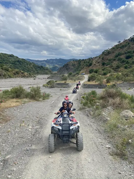 Giro in quad Alcantara