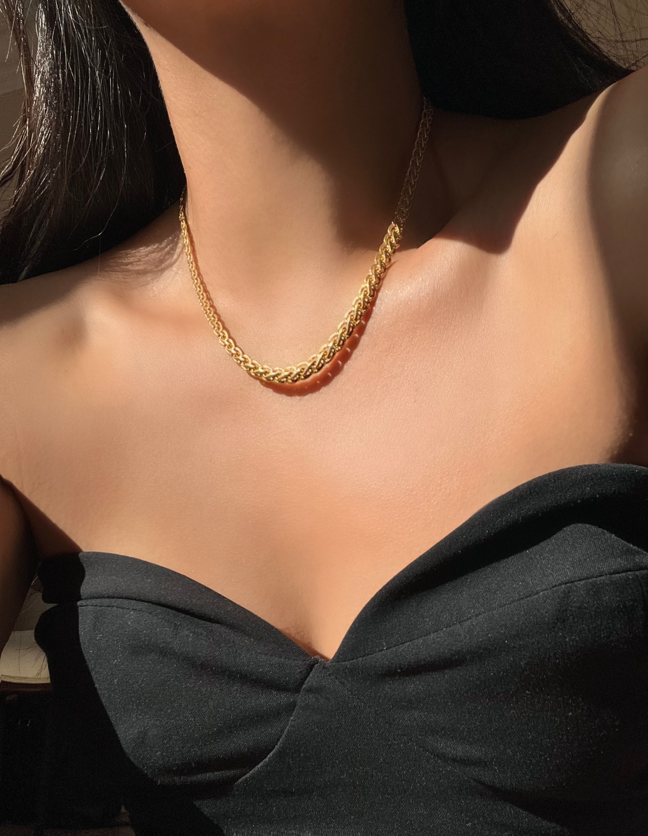 Collier Saloone