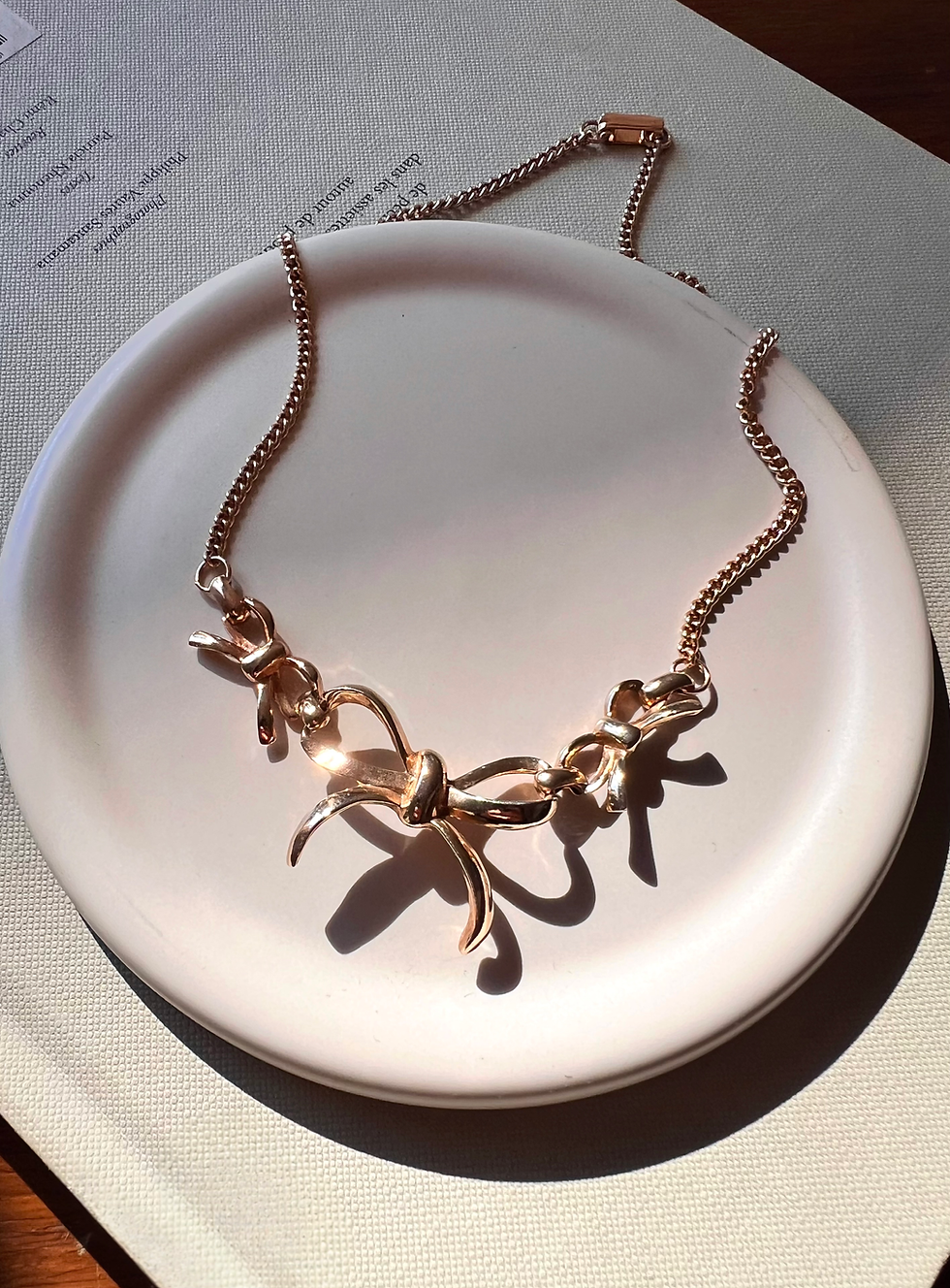 Thumbnail: Collier Weller