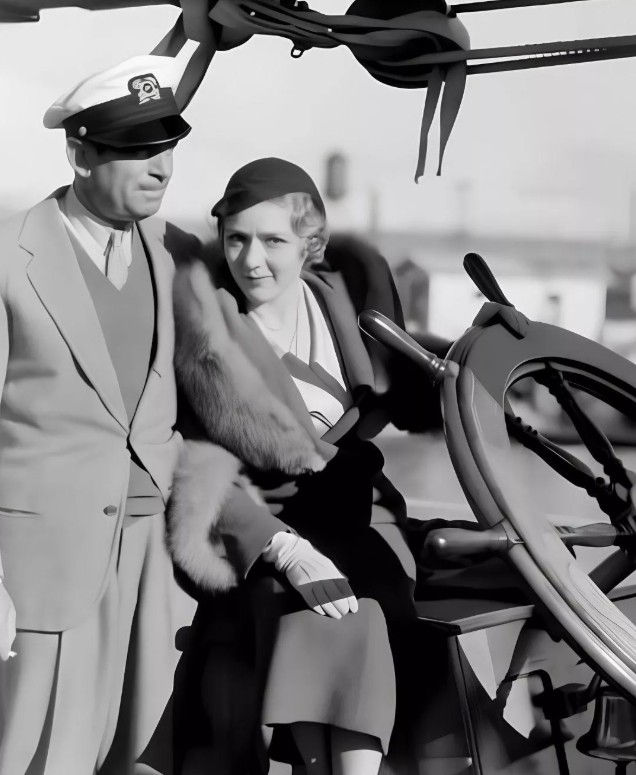Douglas Fairbanks e Mary Pickford a bordo di Invader.