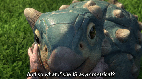 Nossa dino perfeita enquanto ainda era um nenê desajustado