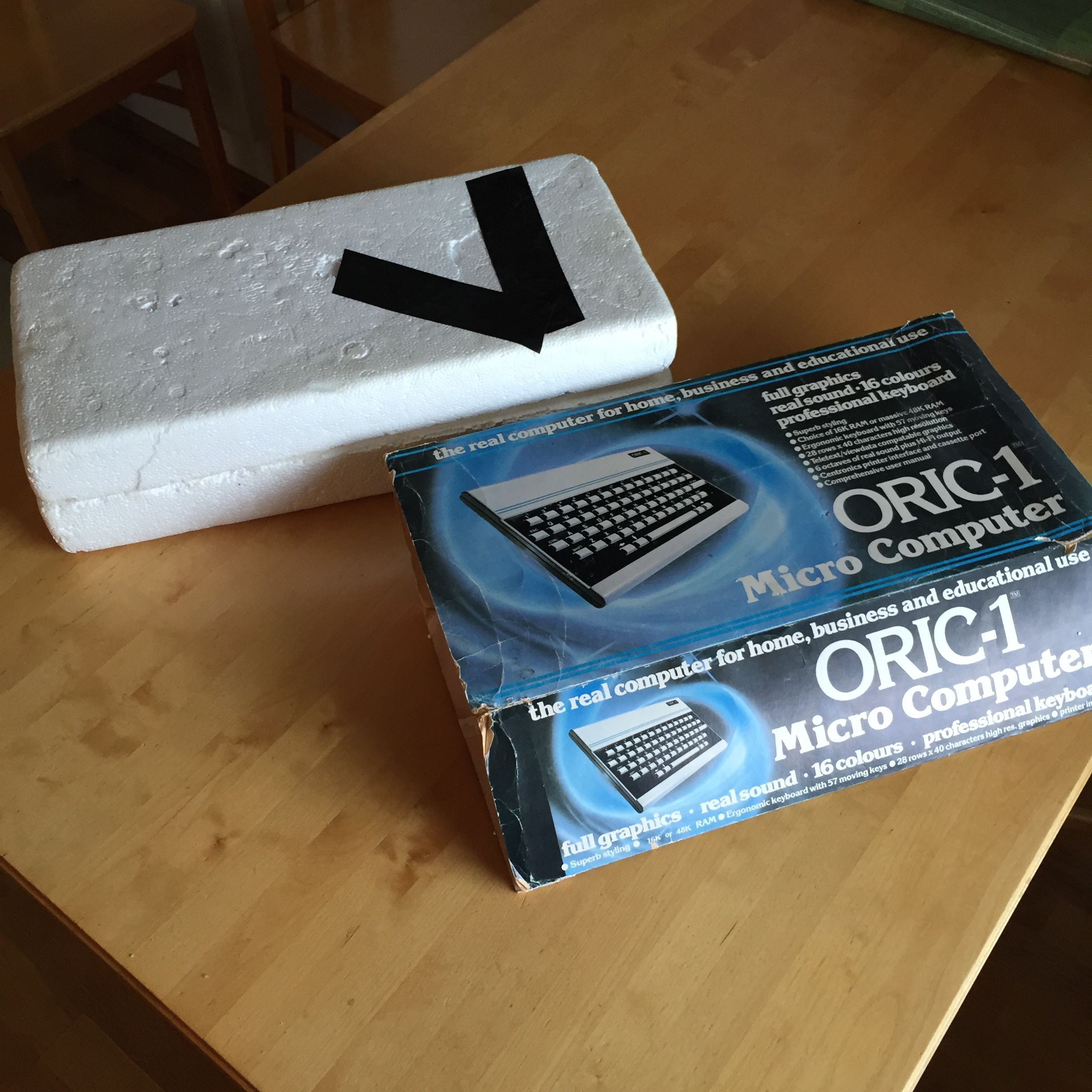 Oric-1 alkuperäinen pakkaus