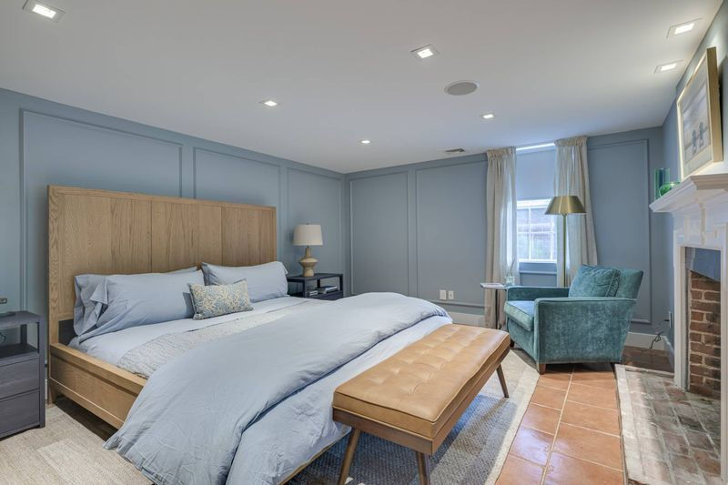 Guest bedroom