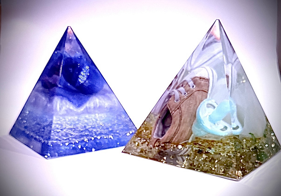 Thumbnail: Large Pyramid Keepsake