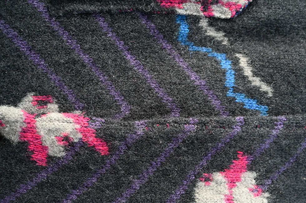 Tessuto con illustrazioni colorate