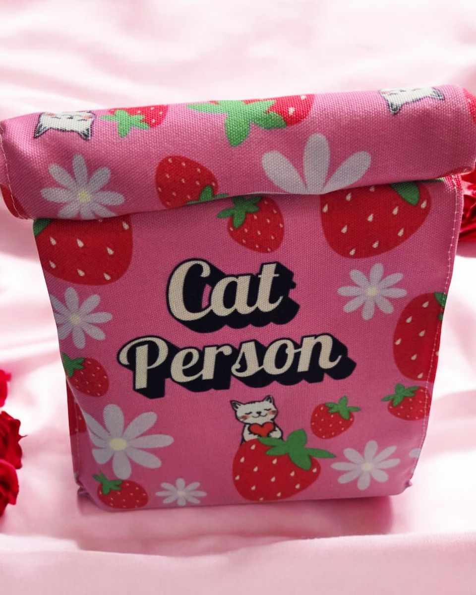 Cat-themed lunch bag in use, unique Mother’s Day gift